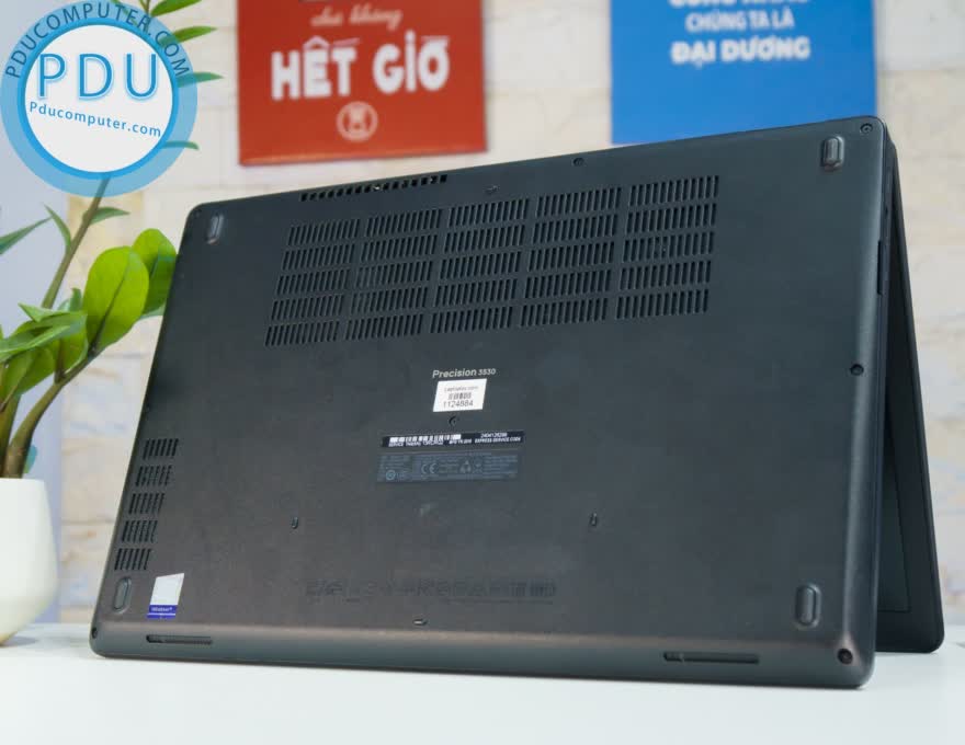 Dell Precision 3530 Core i7-8750H / RAM 8GB / SSD 256GB / FHD / Nvidia Quadro P600 4GB GDDR5