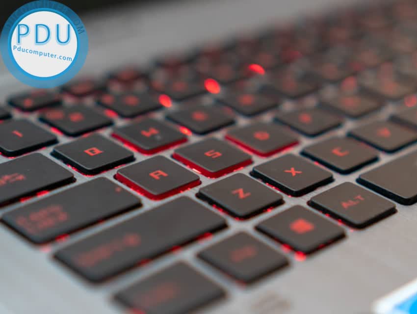 Asus ROG GL702VSK i7-7700HQ| Ram 16GB| HDD 1TB| FHD| GTX 1070 (8GB)