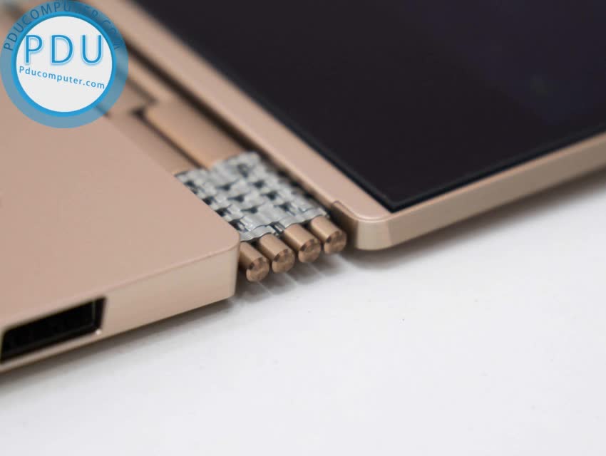 Laptop Lenovo Yoga 920 /i7 -8550U/ 16GB Ram/ 256GB SSD/ Card on/ FHD cảm ứng