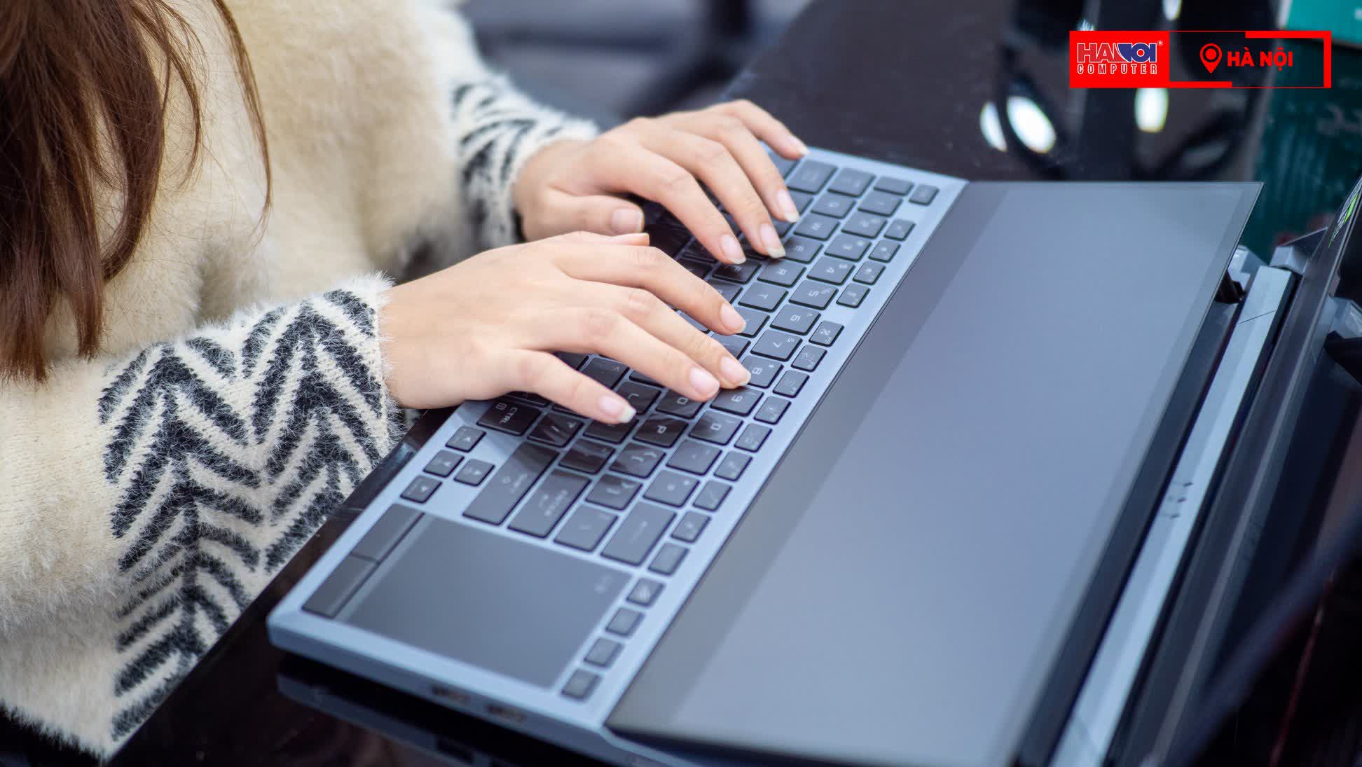 Laptop Asus Gaming ROG Zephyrus Duo GX550LWS-HF102T (i7 10875H/16GB RAM/1TB SSD/15.6 FHD 300hz/RTX 2070 S Max-Q 8GB/Win10/Balo/Xám)