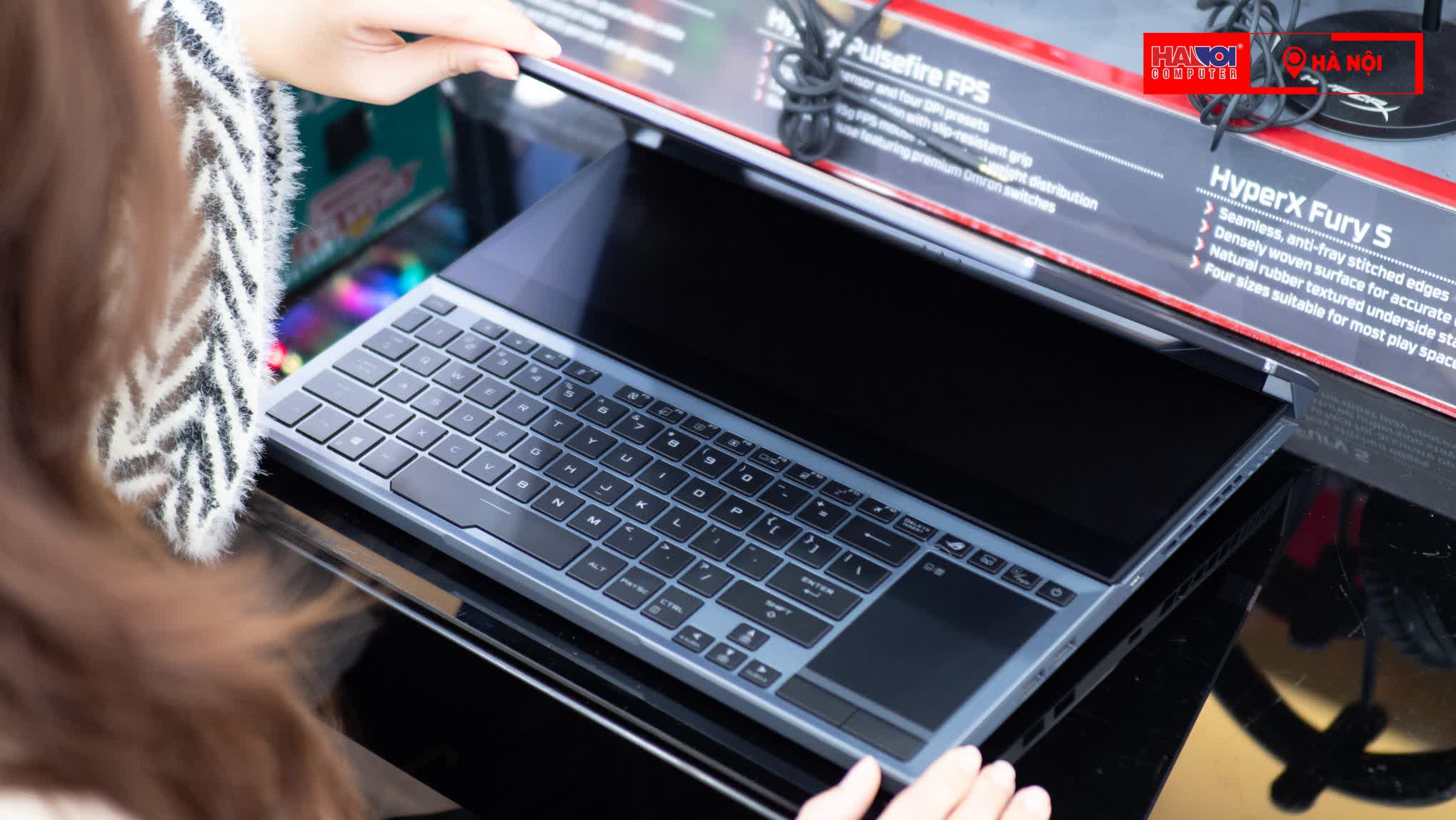 Laptop Asus Gaming ROG Zephyrus Duo GX550LXS-HC055R (i9 10980HK/32GB RAM/1TB HDD+1TB SSD/15.6 UHD/RTX2080 Super MaxQ 8GB/Win10/Balo/Chuột/Xám)