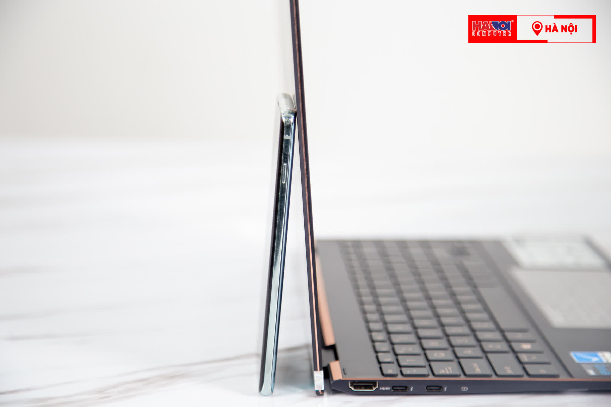 Laptop Asus ZenBook UX371EA-HL701TS (i7 1165G7/16GB RAM/1TB SSD/13.3 4K Oled Cảm ứng/Win10/Bút/Túi/Đen)