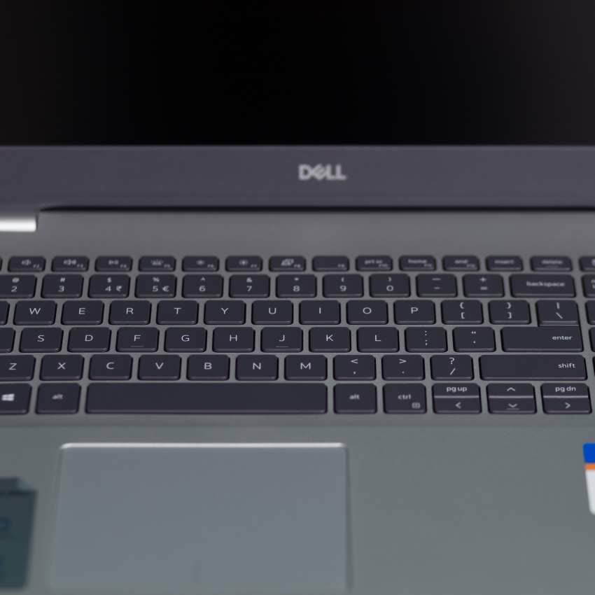 Laptop Dell Inspiron 5593A (P90F002N93A) (i7 1065G7/8GB RAM/512GB SSD/MX230 4G/15.6 inch FHD/Win 10/Bạc)