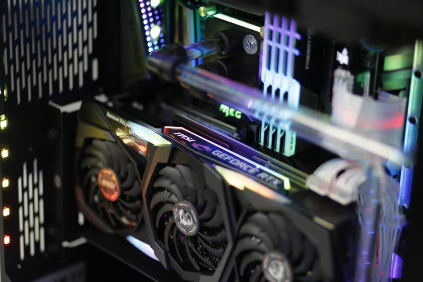 PC GAMING EAGLE 001 (I9 9900K/Z390/32GB RAM/1TB SSD/RTX 2080Ti/ 850W/WaterCooling EK/RGB/Win 10 Pro)