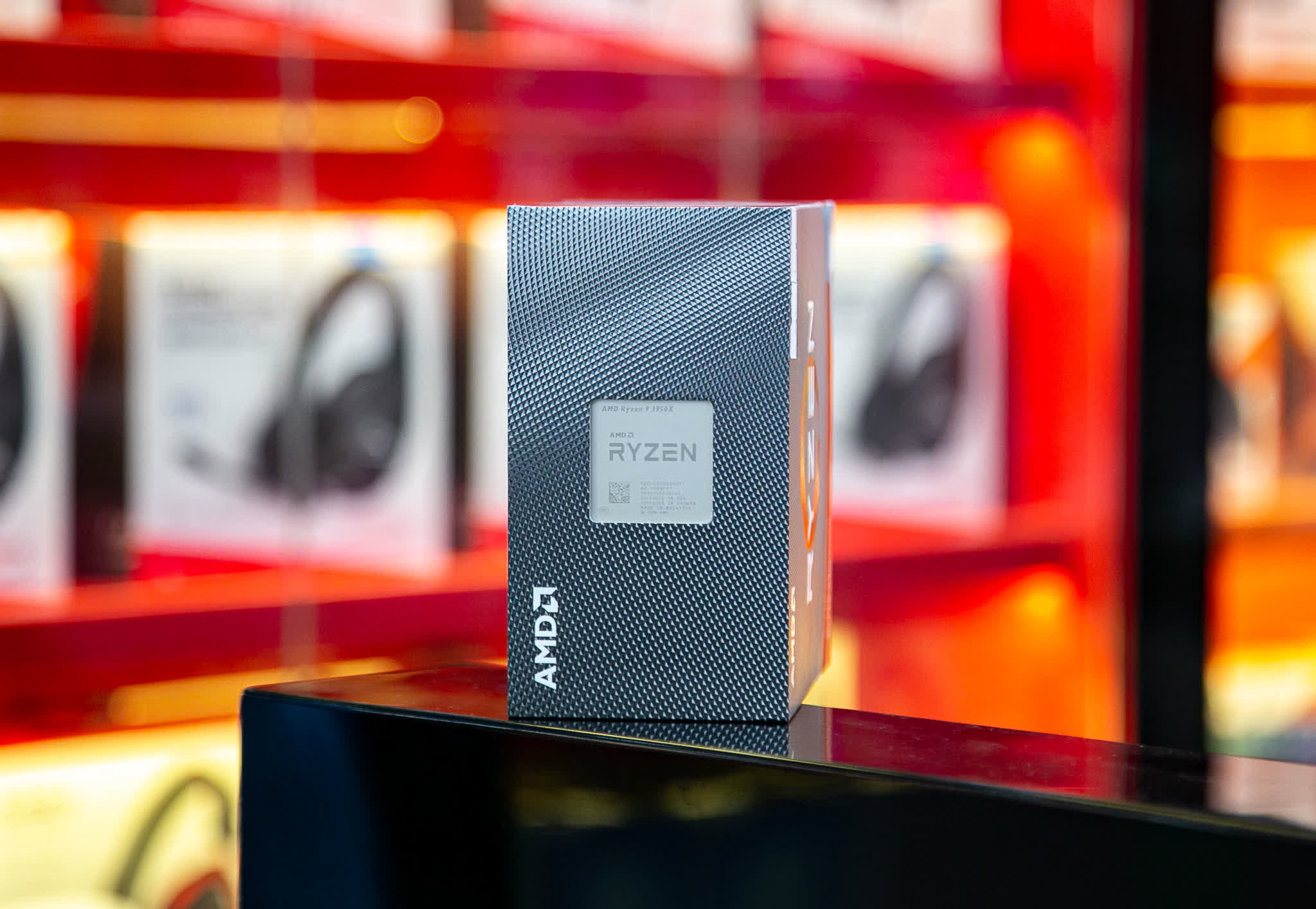 CPU AMD Ryzen 9 3950X (3.5GHz turbo up to 4.7GHz, 16 nhân 32 luồng, 72MB Cache, 105W) - Socket AMD AM4