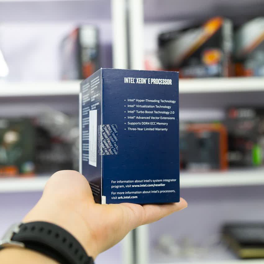 CPU Intel Xeon E-2236 (3.4GHz turbo up to 4.8GHz, 6 nhân, 12 luồng, 12 MB Cache, 80W) - Socket Intel LGA 1151-v2