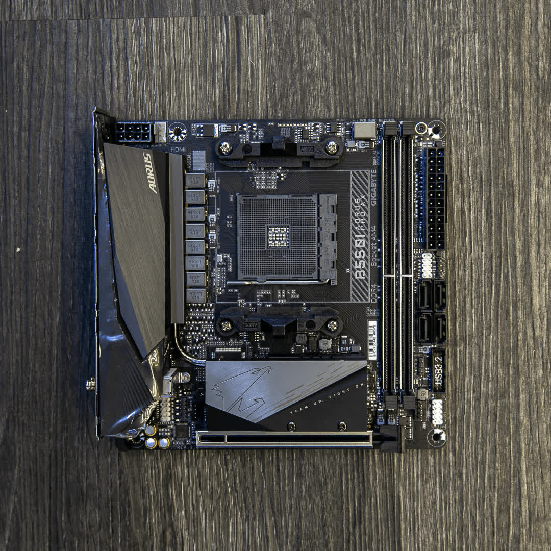 Mainboard Gigabyte B550I AORUS PRO AX (AMD B550, Socket AM4, Mini-ITX, 2 khe RAM DRR4)