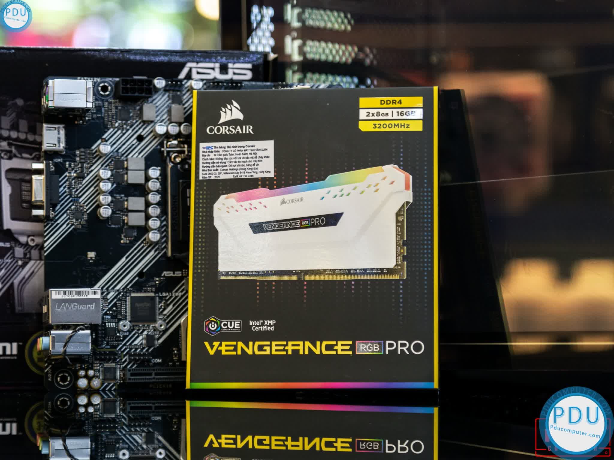 Ram Desktop Corsair Vengeance PRO RGB White (CMW16GX4M2E3200C16W) 16GB (2x8GB) DDR4 3200MHz