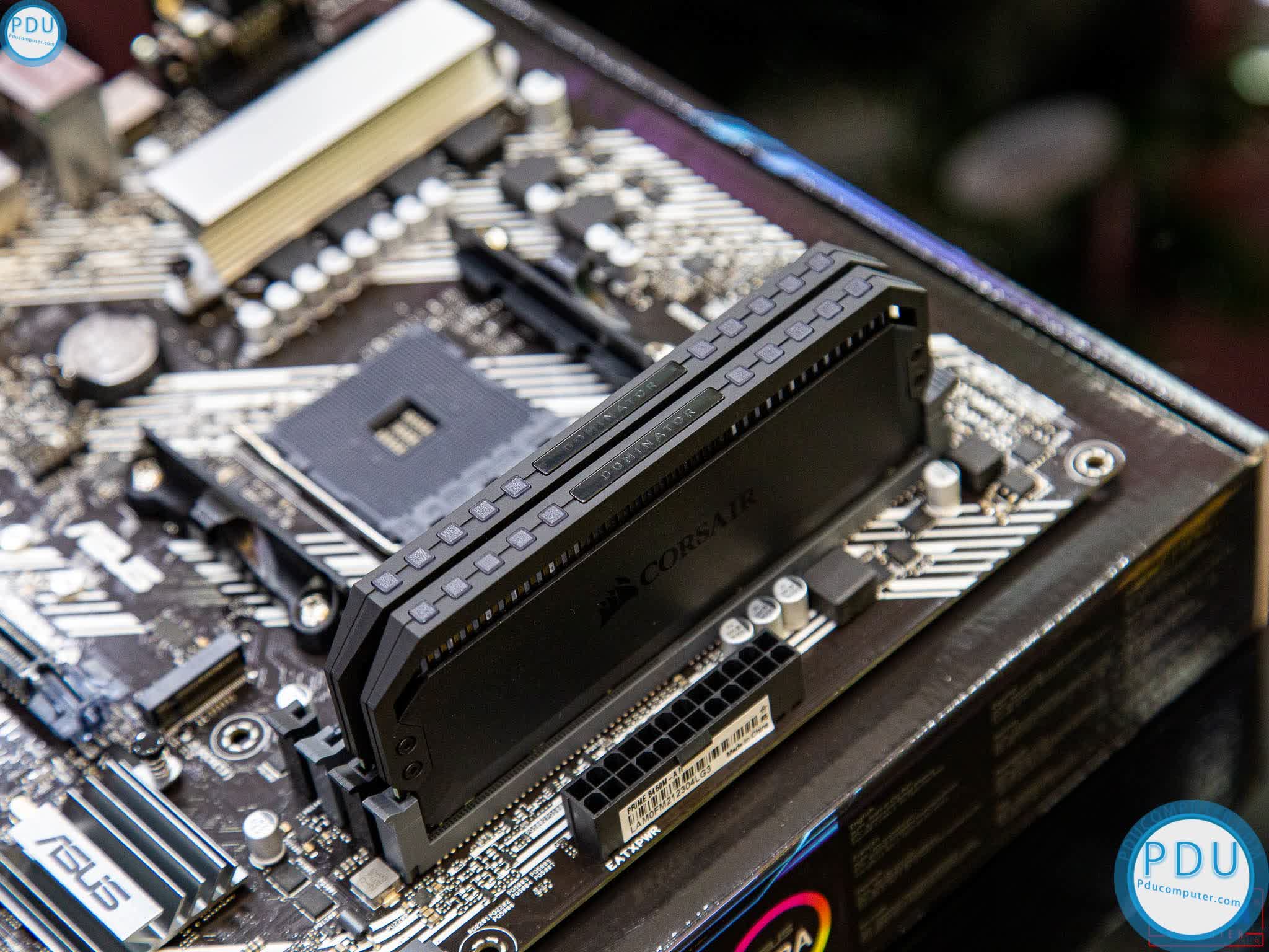 RAM Desktop CorsairDOMINATOR PLATINUM RGB (CMT32GX4M2C3000C15) 32GB (2x16G) DDR4 3000MHz