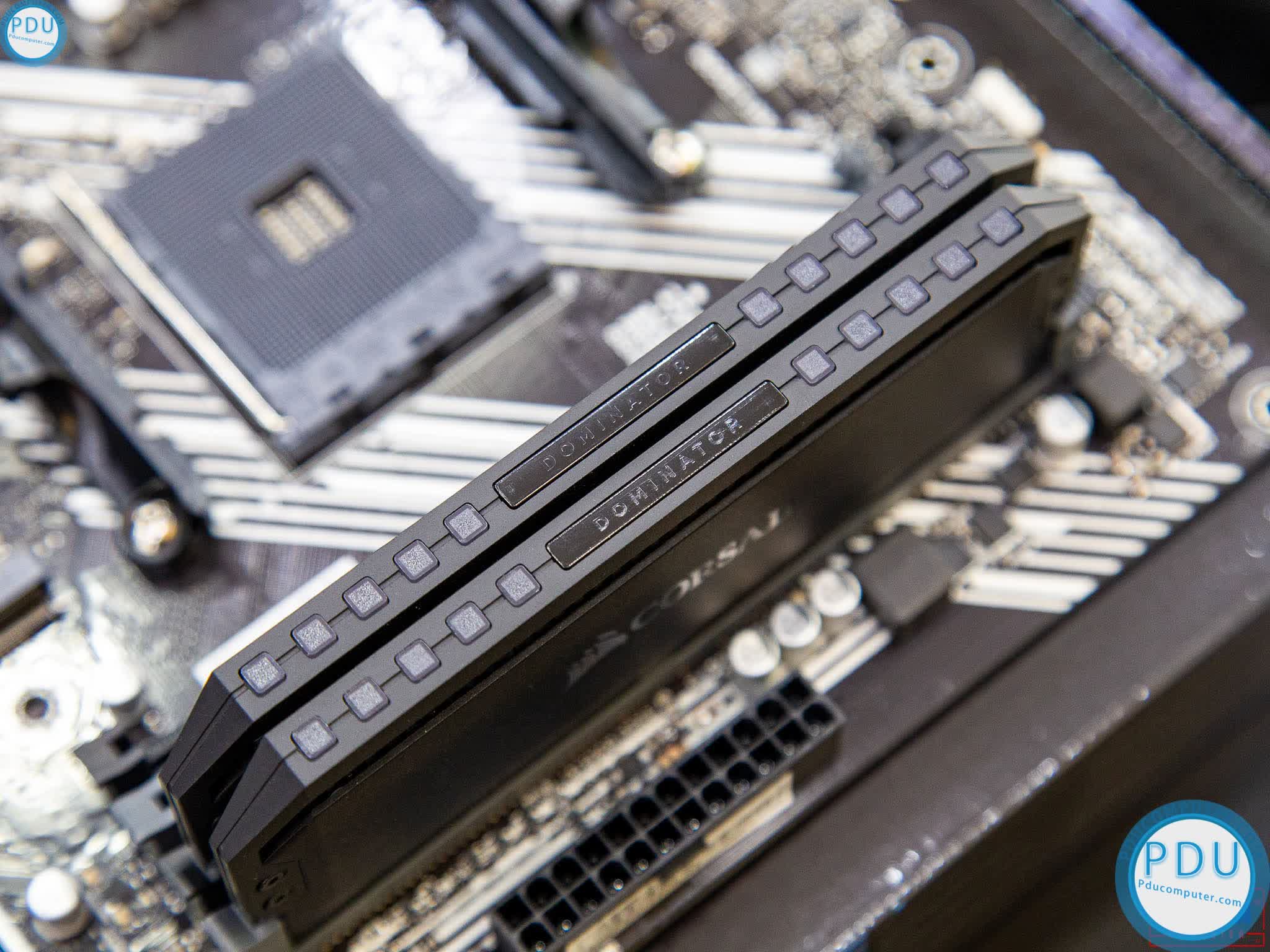 RAM Desktop CorsairDOMINATOR PLATINUM RGB (CMT32GX4M2C3000C15) 32GB (2x16G) DDR4 3000MHz