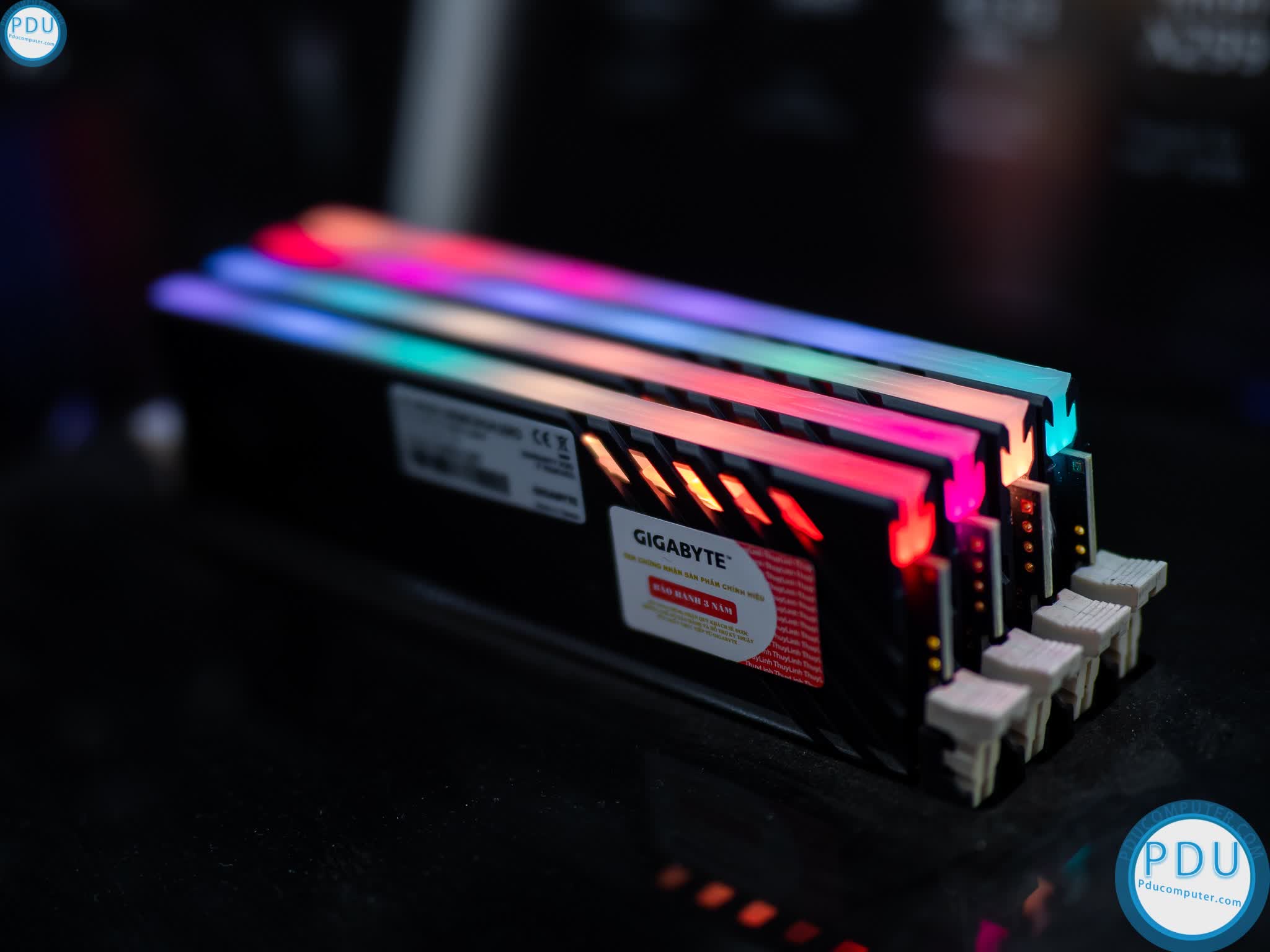Ram Desktop Gigabyte AORUS RGB 16GB (2x8GB) (With Demo Kit) DDR4 3600Mhz (GP_AR36C18S8K2HU416RD)
