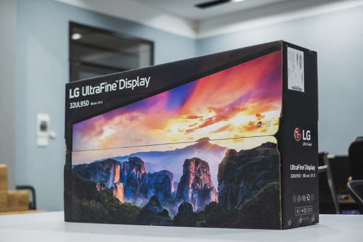 Màn hình LG 32UL950-W (32 inch/4K/NanoIPS/60Hz/5ms/450 nits/HDMI+DP+Thunderbolt)