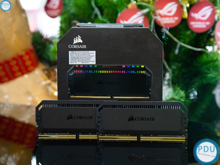 RAM Desktop CorsairDOMINATOR PLATINUM RGB (CMT32GX4M2C3000C15) 32GB (2x16G) DDR4 3000MHz